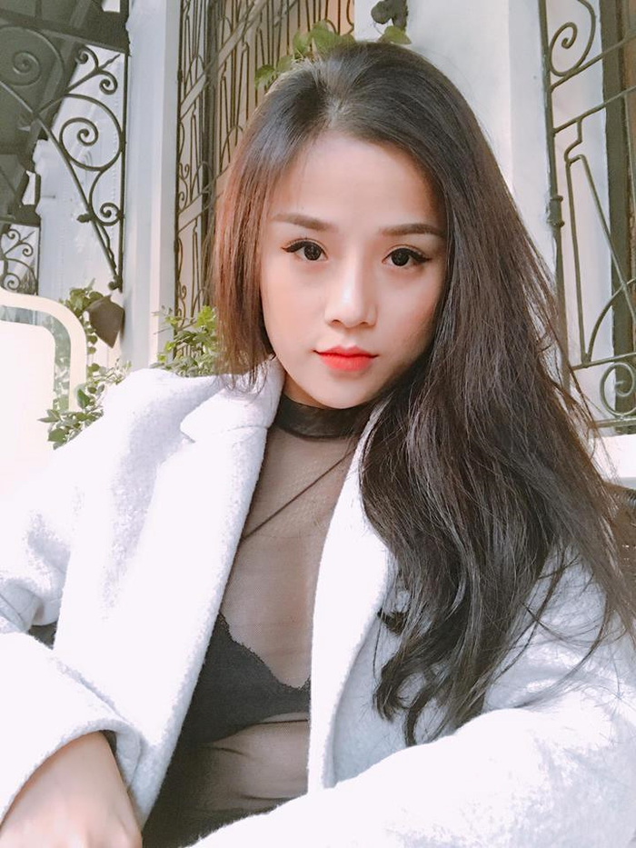 Hoi ban gai cau thu U23: Nguoi xinh nhu hoa hau, ke bi fan xui nen tranh xa