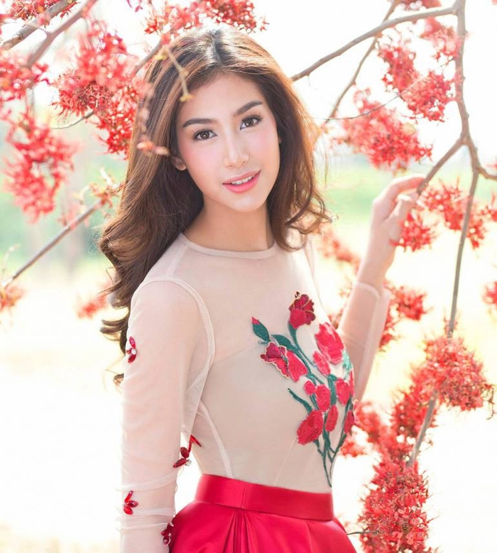 Hội chị đẹp hội tụ toàn mỹ nhân được yêu thích nhất nhì xứ chùa Vàng