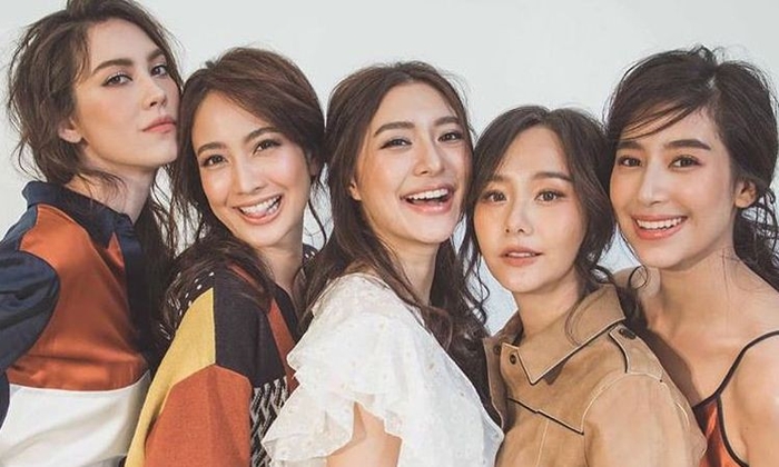 Hội chị đẹp hội tụ toàn mỹ nhân được yêu thích nhất nhì xứ chùa Vàng