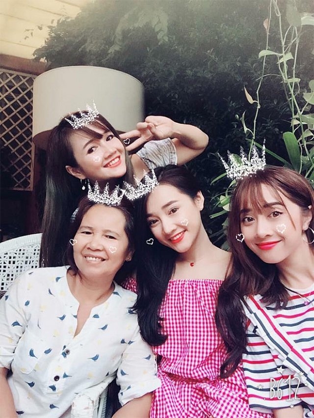 Hội những chị em gái xinh như hot girl nhà sao Việt