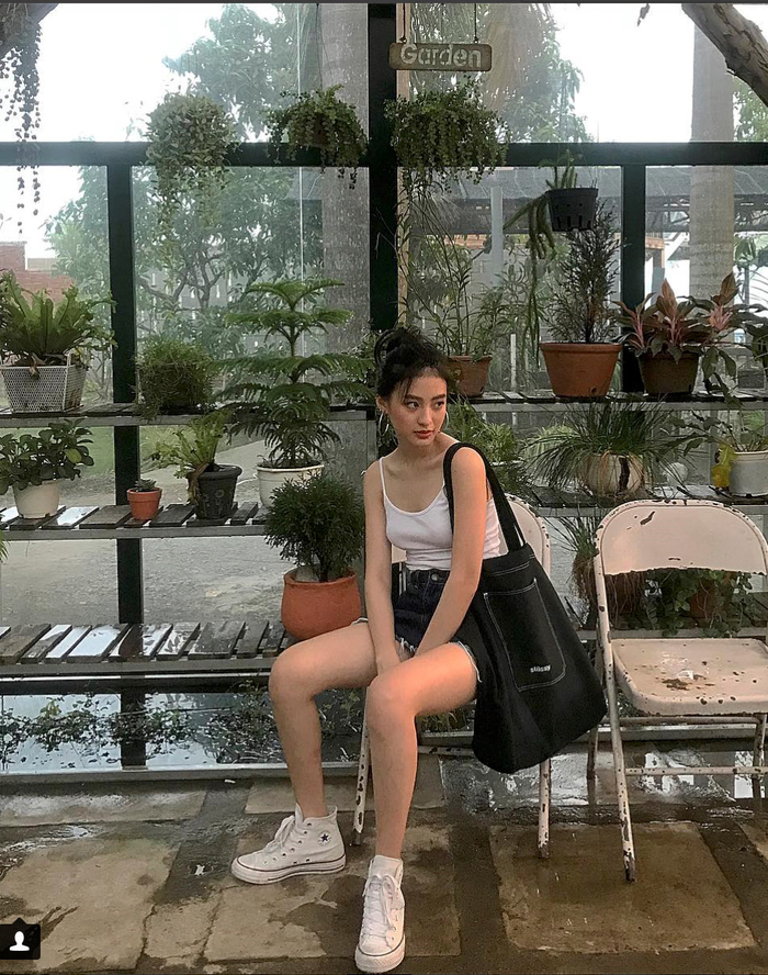 Hot girl Việt mặc gì mà khiến ảnh du lịch trông chất đến thế?