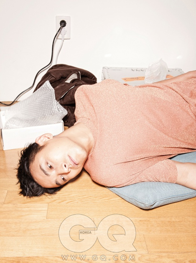 Thái tử tạo dáng phản cảm, Park Bo Gum bị nghi cổ súy ấu dâm?
