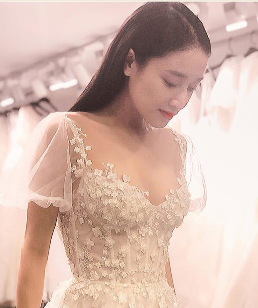 Khoảnh khắc cha Nhã Phương dắt tay con gái trao cho Trường Giang