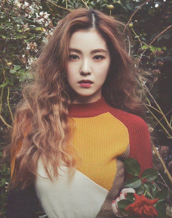 Không chờ đến debut, các idol Kpop này đã nổi tiếng từ thời đi học