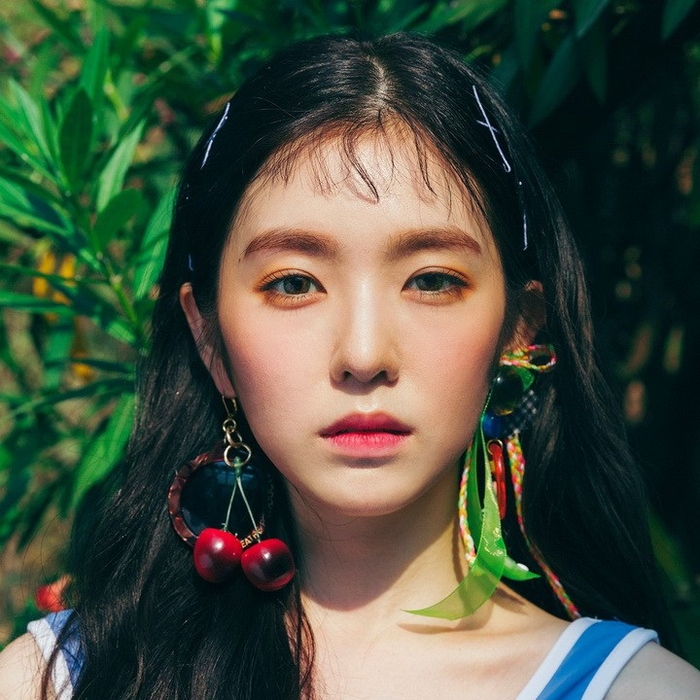 Không chờ đến debut, các idol Kpop này đã nổi tiếng từ thời đi học