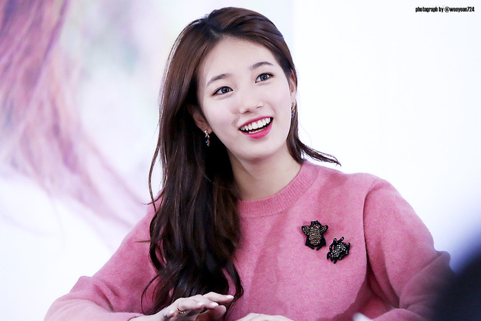 Không chờ đến debut, các idol Kpop này đã nổi tiếng từ thời đi học