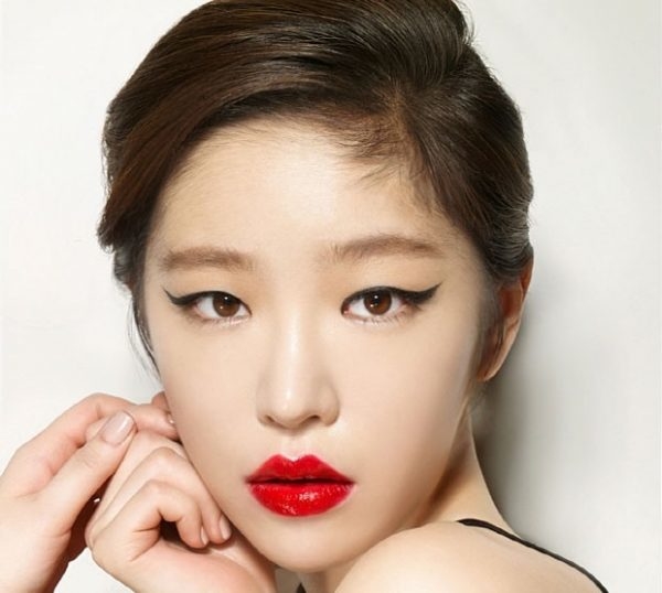 Kiểu kẻ eyeliner đẹp và phù hợp cho từng dáng mắt