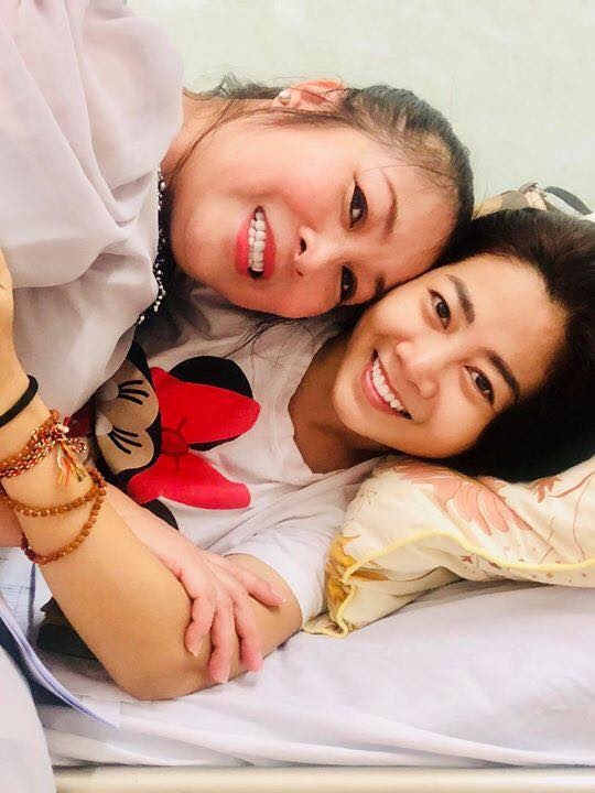 Mai Phương mừng sinh nhật con gái 5 tuổi ở bệnh viện