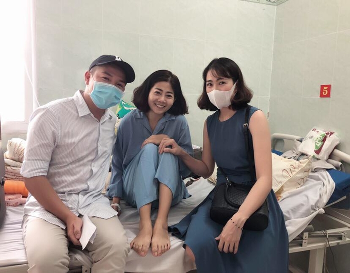 Mai Phương mừng sinh nhật con gái 5 tuổi ở bệnh viện