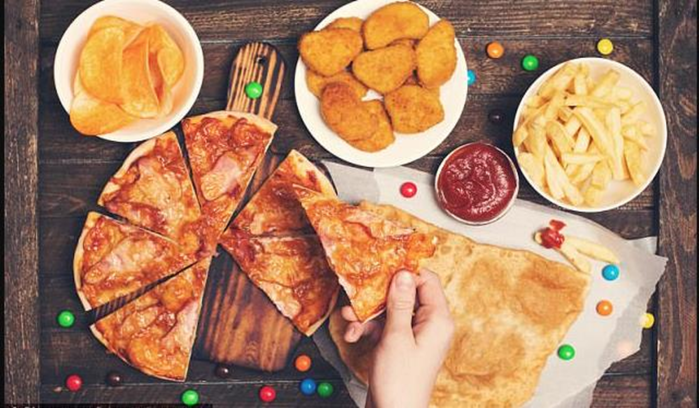 Máu đỏ hóa vàng như mỡ lợn, cô gái khiến nhiều người kinh ngạc