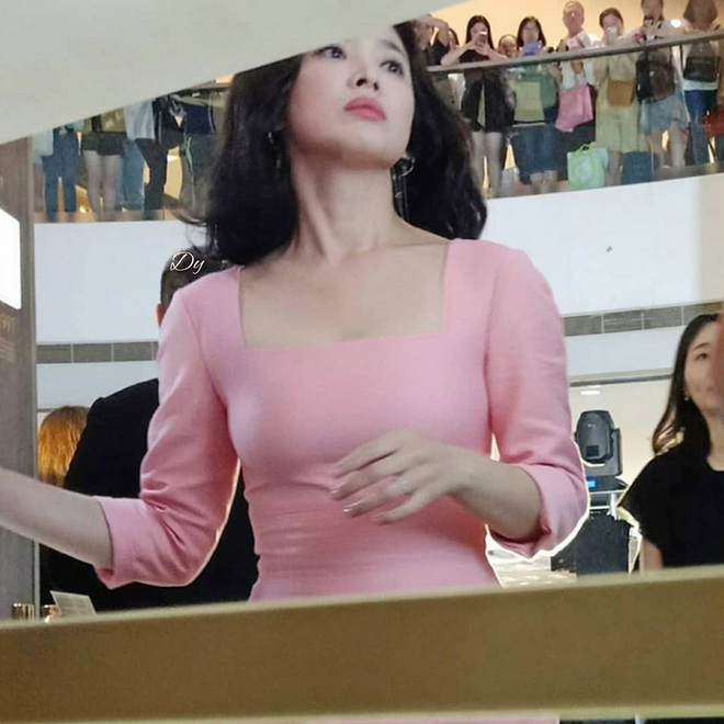 Mới bị chê xấu, bà xã Song Jong Ki dằn mặt cư dân mạng bằng nhan sắc
