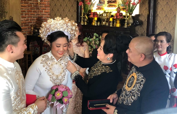 Món quà cưới bất ngờ NS Hồng Vân dành tặng con gái