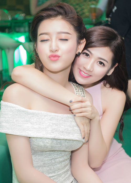 Muon kieu nghi choi cua hoi ban than sao Viet: Nguoi chuyn tien nong, nguoi lum xum tinh ai