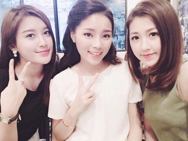 Muon kieu nghi choi cua hoi ban than sao Viet: Nguoi chuyn tien nong, nguoi lum xum tinh ai