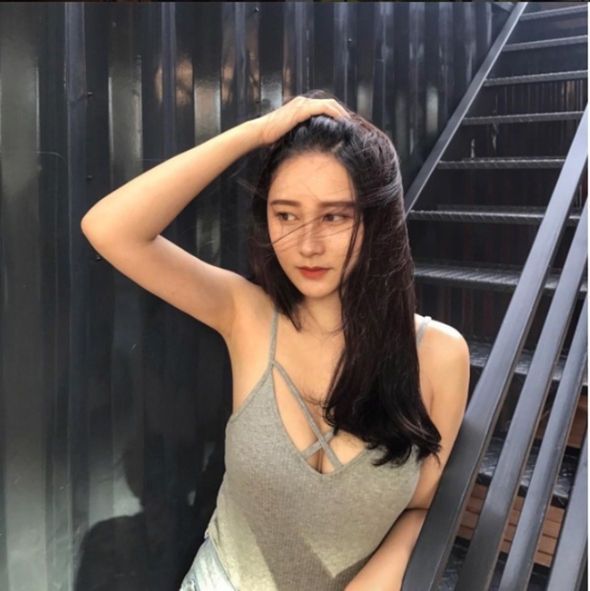 Mỹ nữ gốc Việt gây náo loạn tại sự kiện ở Đài Loan vì quá sexy