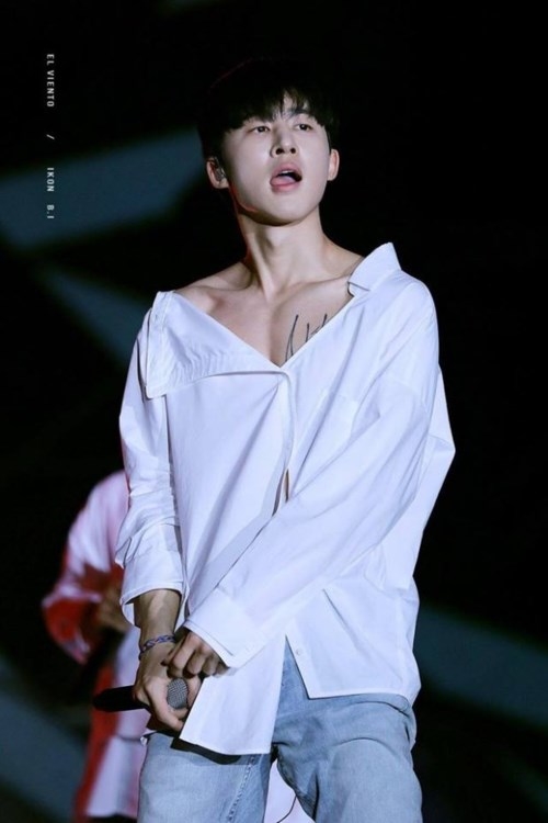 Nam Idol nhà YG bỗng gây sốt với xương quai xanh quyến rũ