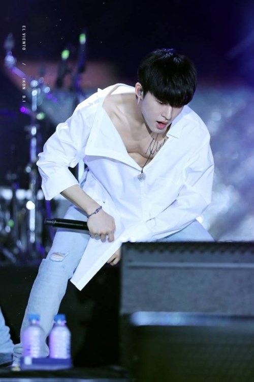 Nam Idol nhà YG bỗng gây sốt với xương quai xanh quyến rũ