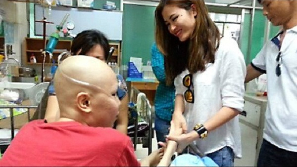 Những nghệ sĩ Việt yêu quý fan như người thân trong gia đình