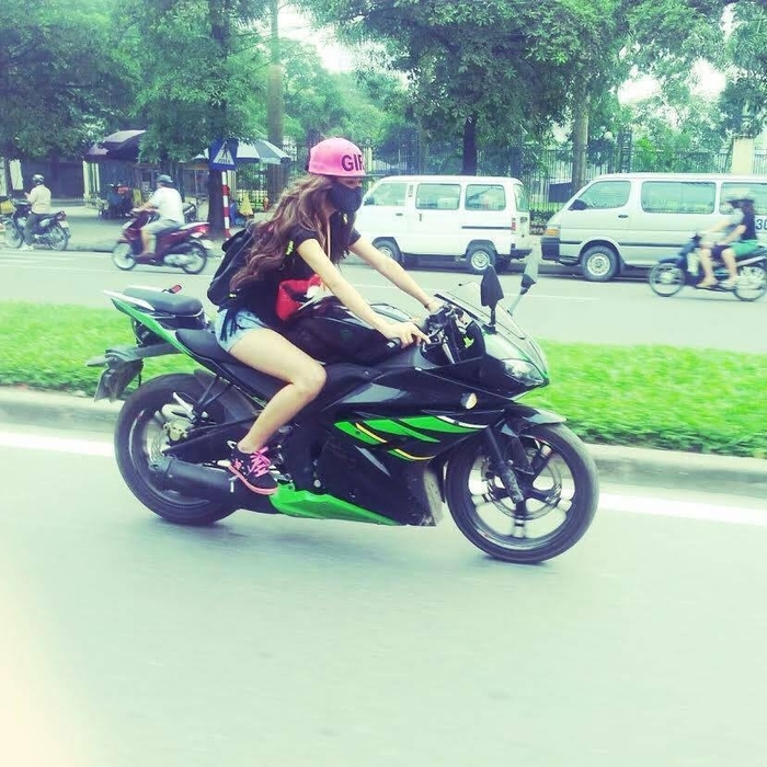 Nhung nu biker 9x xinh dep lam chao dao cong dong mang Viet