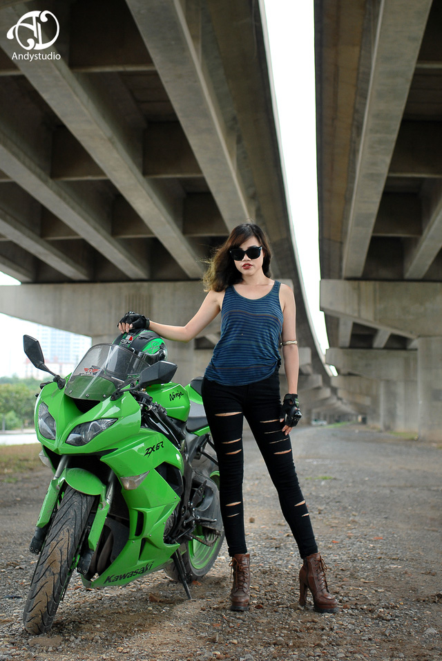 Nhung nu biker 9x xinh dep lam chao dao cong dong mang Viet