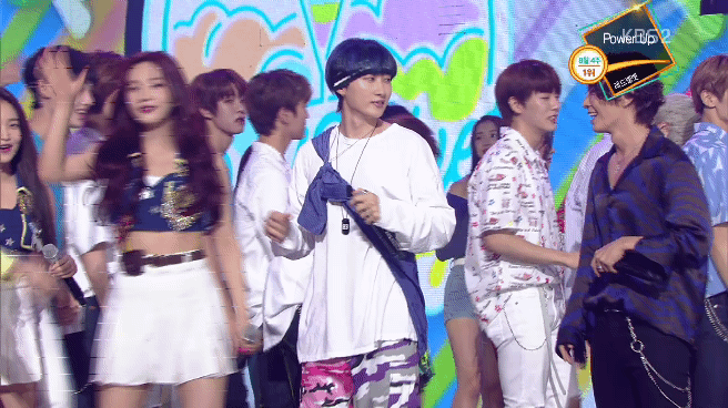 Những tai nạn sân khấu đáng quên trong cuộc đời idol Kpop