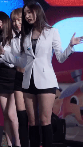 Những tai nạn sân khấu đáng quên trong cuộc đời idol Kpop