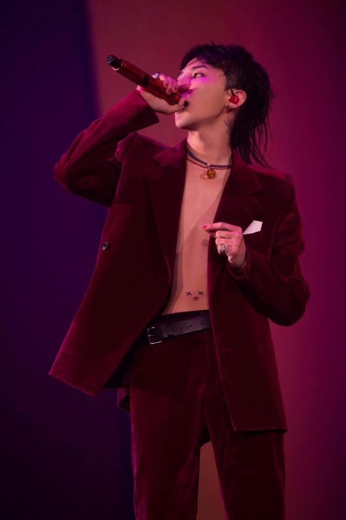Những tai nạn sân khấu đáng quên trong cuộc đời idol Kpop