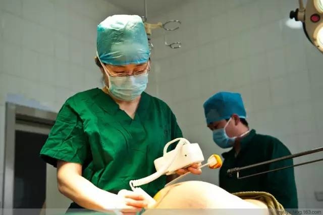 Nỗi khổ của phụ nữ khi phải trải qua ca sinh mổ