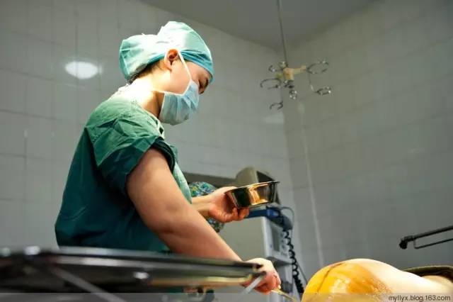 Nỗi khổ của phụ nữ khi phải trải qua ca sinh mổ