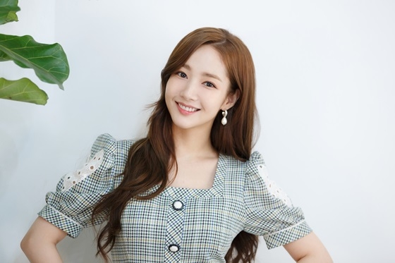 Park Min Young mạnh mẽ phản hồi về tin đồn tình cảm với Park Seo Joon