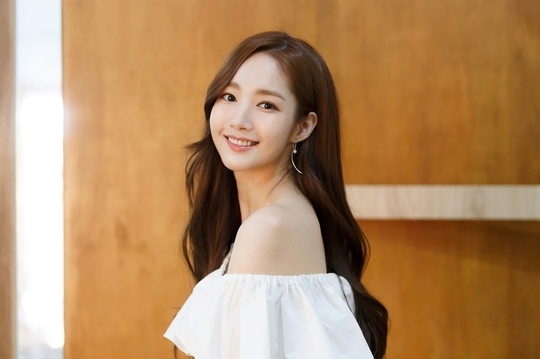 Park Min Young mạnh mẽ phản hồi về tin đồn tình cảm với Park Seo Joon