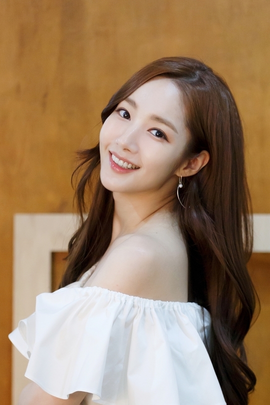 Park Min Young mạnh mẽ phản hồi về tin đồn tình cảm với Park Seo Joon