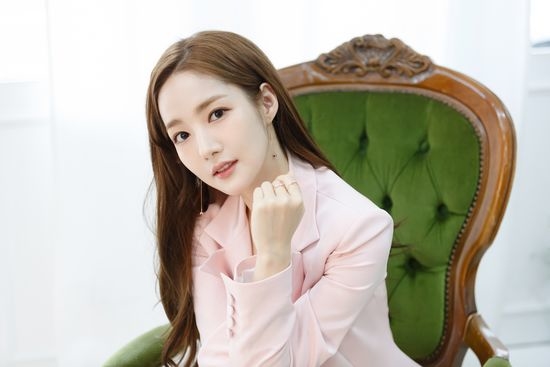 Park Min Young mạnh mẽ phản hồi về tin đồn tình cảm với Park Seo Joon