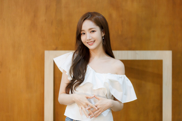 Park Min Young mạnh mẽ phản hồi về tin đồn tình cảm với Park Seo Joon