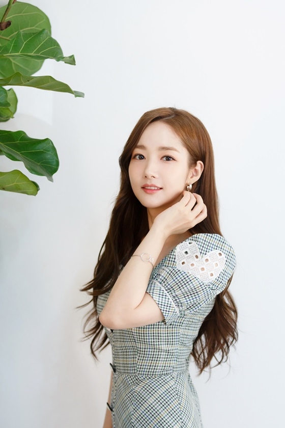 Park Min Young mạnh mẽ phản hồi về tin đồn tình cảm với Park Seo Joon
