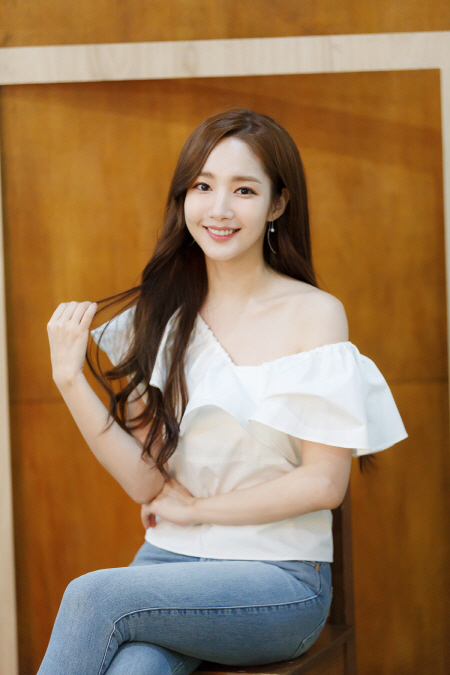 Park Min Young mạnh mẽ phản hồi về tin đồn tình cảm với Park Seo Joon