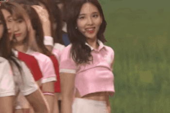 Phục lăn cách xử lý sự cố trang phục biểu diễn của các nữ idol Hàn