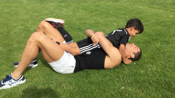 Ronaldo và cách dạy con: Khổ luyện khắc khe từ khi còn nhỏ