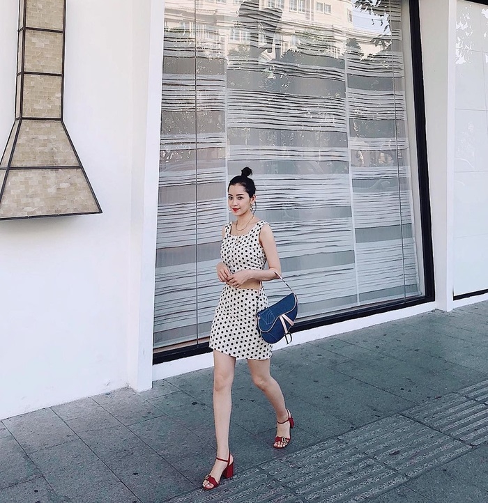 Sao đẹp - xấu tuần qua: Thanh Hằng quý phái khoe vai trần gợi cảm