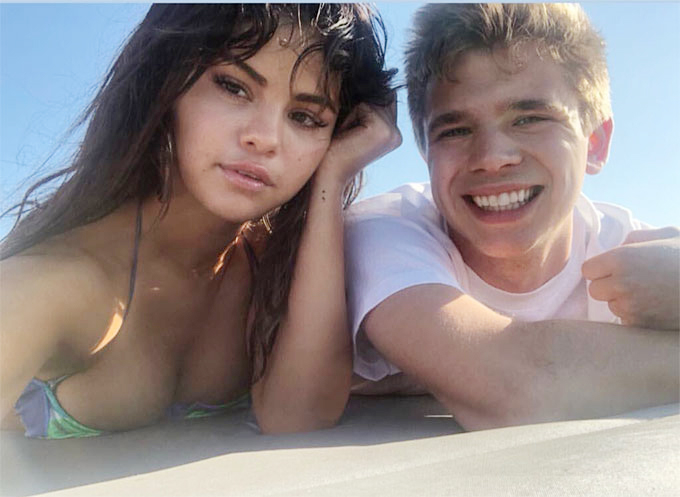 Selena vừa tung ảnh sexy, Hailey Baldwin muốn cưới Justin Bieber ngay