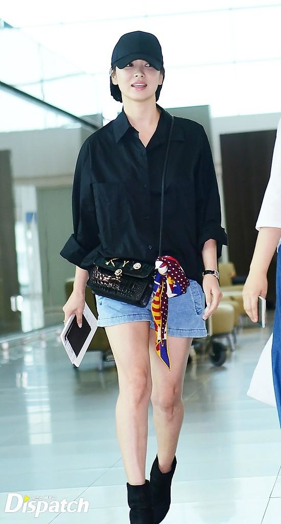 Song Hye Kyo: Loạt ảnh ăn mặc giản dị hết mức trẻ đẹp tại sân bay