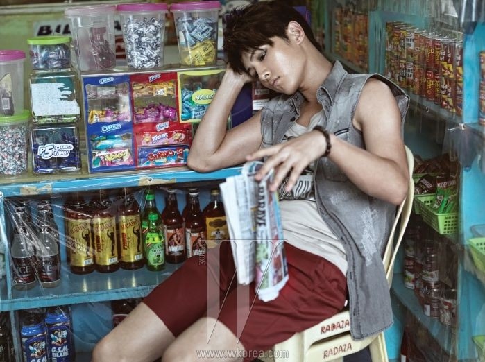 Thái tử tạo dáng phản cảm, Park Bo Gum bị nghi cổ súy ấu dâm?