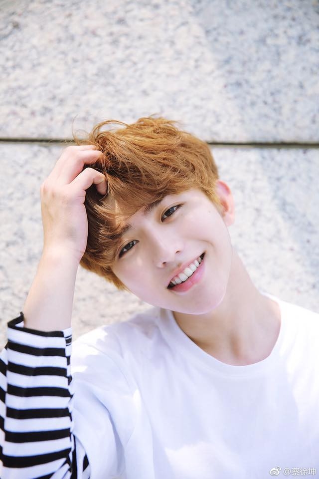 Thái Từ Khôn bất ngờ vượt mặt TFBoys trên bảng xếp hạng Weibo