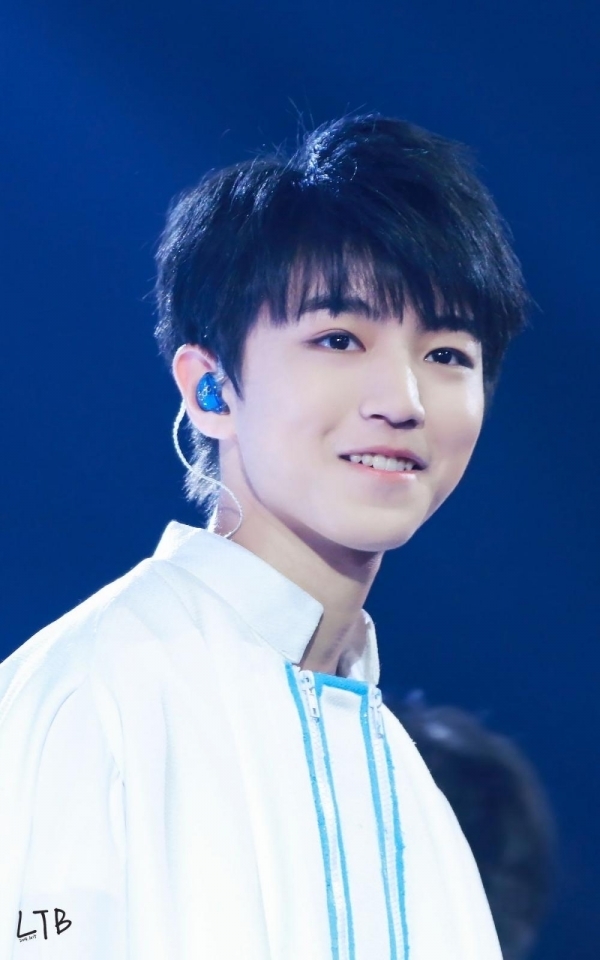 Thái Từ Khôn bất ngờ vượt mặt TFBoys trên bảng xếp hạng Weibo