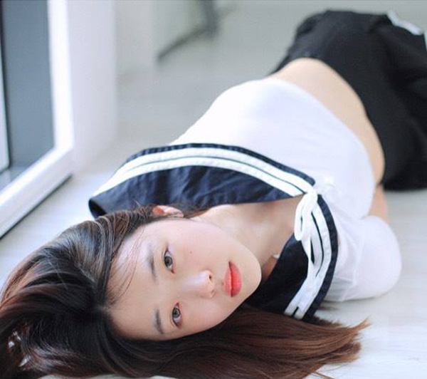 Thái tử tạo dáng phản cảm, Park Bo Gum bị nghi cổ súy ấu dâm?