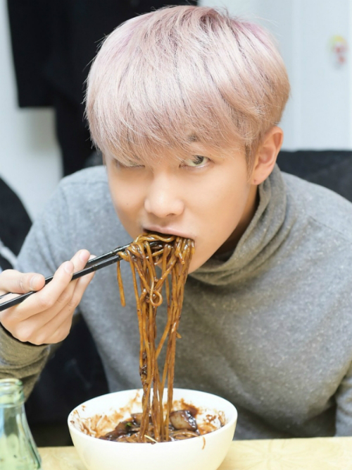 Thèm tới mấy thực tập sinh Kpop cũng đừng mơ được động đến 6 món này
