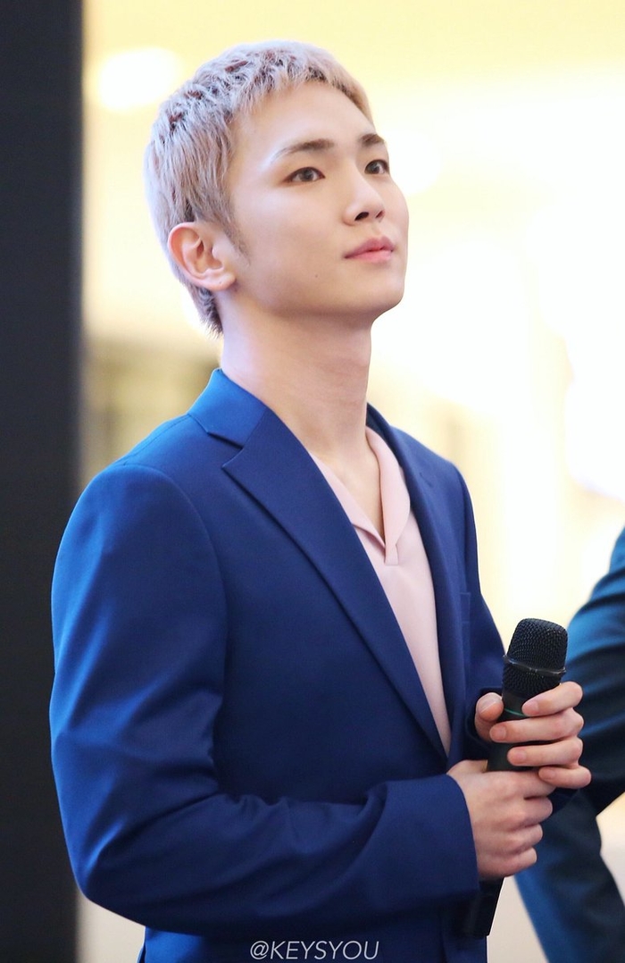 Top 10 nam thần tượng xinh trai nhất Kpop