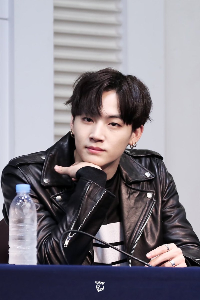Top 10 nam thần tượng xinh trai nhất Kpop
