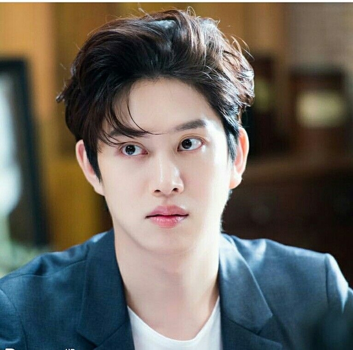 Top 10 nam thần tượng xinh trai nhất Kpop