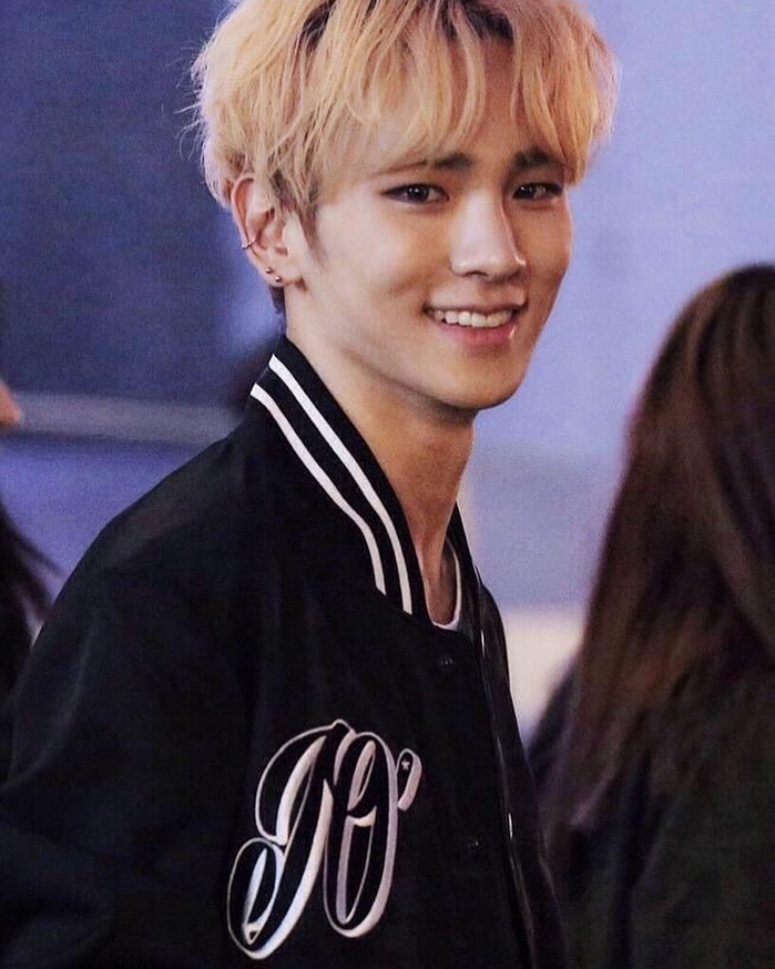 Top 10 nam thần tượng xinh trai nhất Kpop